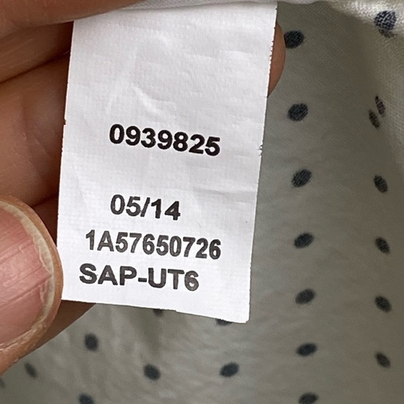 Hilfiger Button Down, Relax Fit, Collard w/Pocket, Roll Up Sleeves, Sz Large - Picture 6 of 13